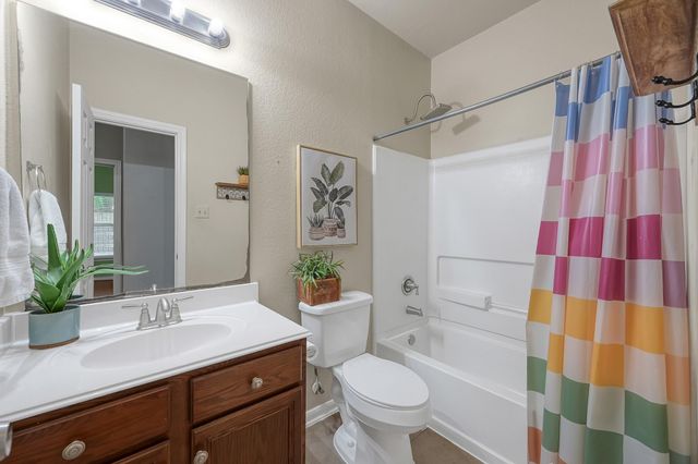 208 Summer Pine Court, Conroe, TX 77304