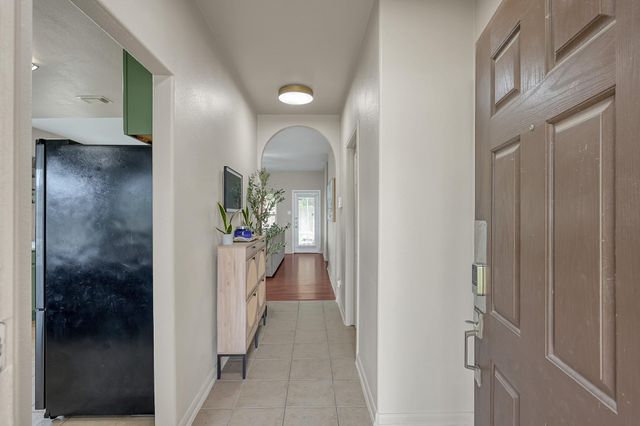 208 Summer Pine Court, Conroe, TX 77304