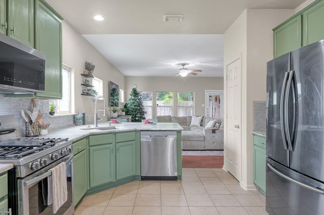 208 Summer Pine Court, Conroe, TX 77304