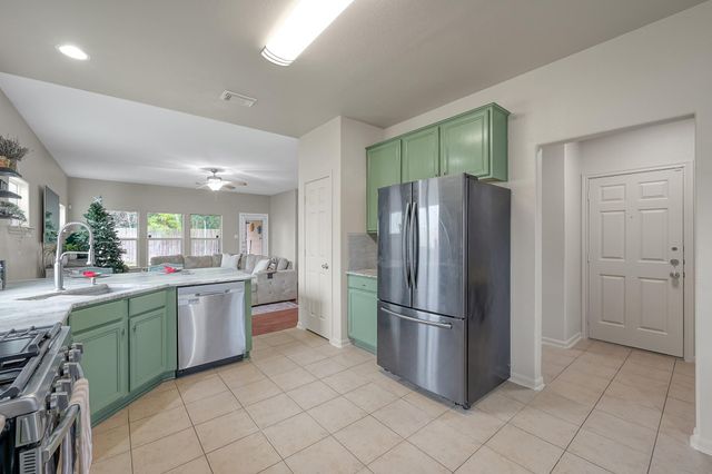 208 Summer Pine Court, Conroe, TX 77304