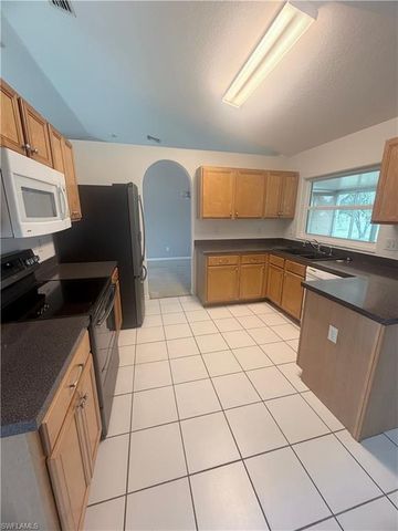 1415 SW 29th TER, Cape Coral, FL 33914
