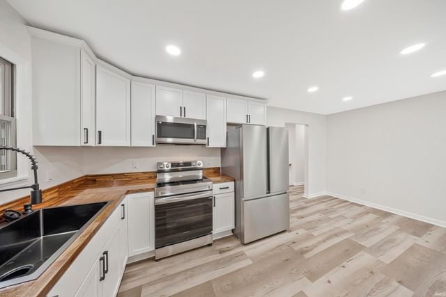7255 Oakdale Drive, Newburgh, IN 47630