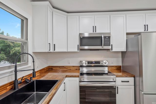 7255 Oakdale Drive, Newburgh, IN 47630