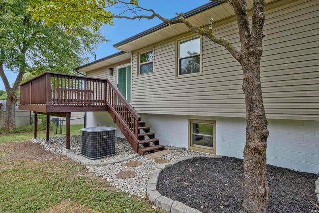 7255 Oakdale Drive, Newburgh, IN 47630