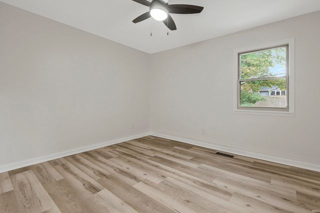 7255 Oakdale Drive, Newburgh, IN 47630
