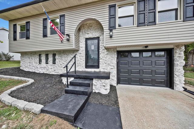 7255 Oakdale Drive, Newburgh, IN 47630