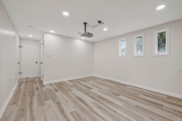 7255 Oakdale Drive, Newburgh, IN 47630