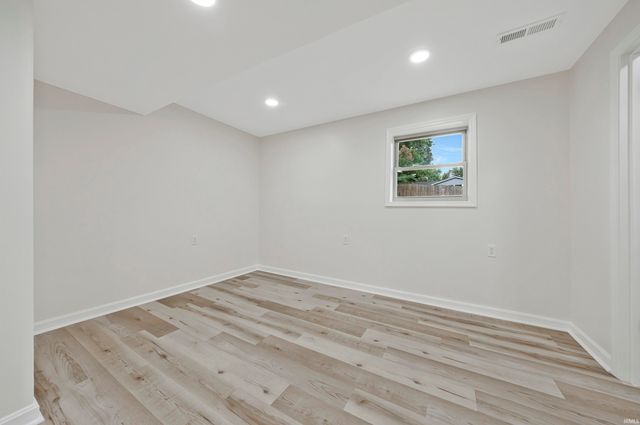 7255 Oakdale Drive, Newburgh, IN 47630