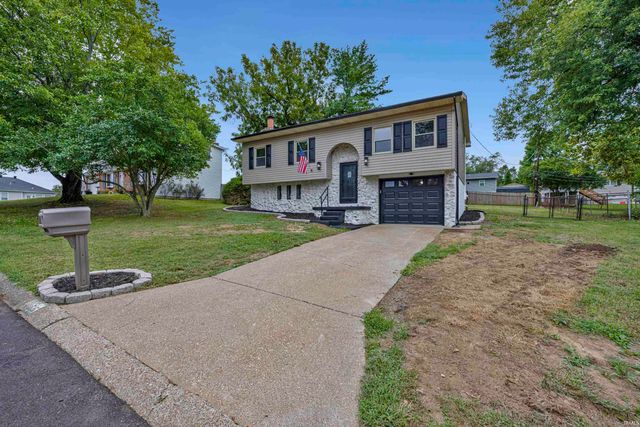 7255 Oakdale Drive, Newburgh, IN 47630