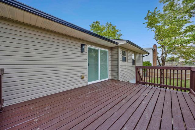 7255 Oakdale Drive, Newburgh, IN 47630
