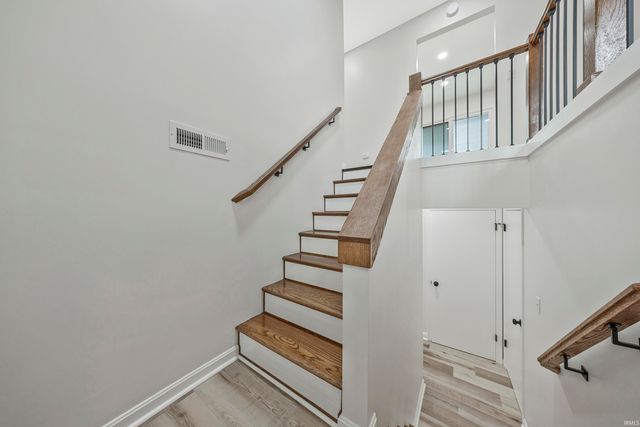7255 Oakdale Drive, Newburgh, IN 47630