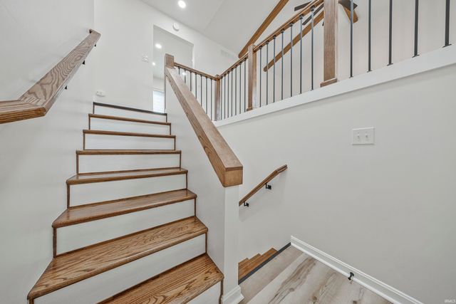 7255 Oakdale Drive, Newburgh, IN 47630