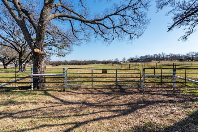 700 Gilliland Road, Springtown, TX 76082