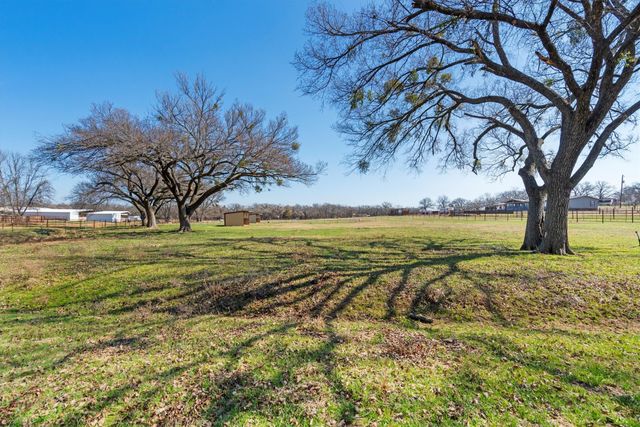 700 Gilliland Road, Springtown, TX 76082
