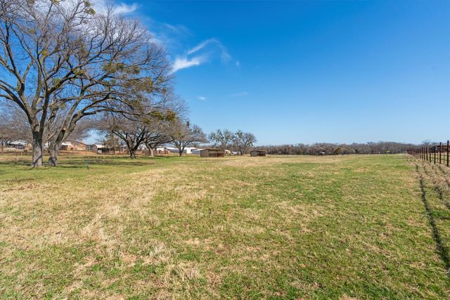 700 Gilliland Road, Springtown, TX 76082