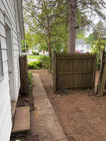 16 Fenimore Blvd, Springfield, MA 01108