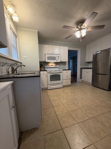 16 Fenimore Blvd, Springfield, MA 01108