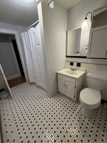 16 Fenimore Blvd, Springfield, MA 01108