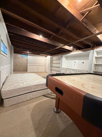16 Fenimore Blvd, Springfield, MA 01108