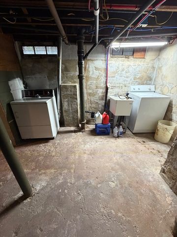 16 Fenimore Blvd, Springfield, MA 01108