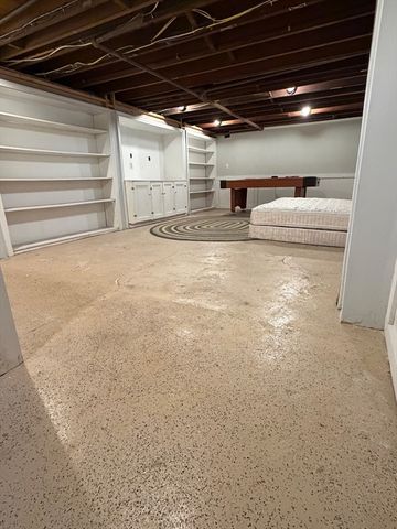 16 Fenimore Blvd, Springfield, MA 01108