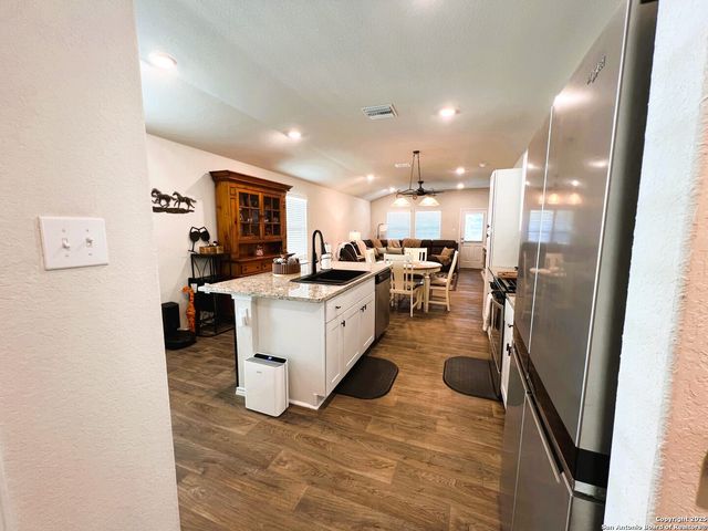 4414 Lake Ritter, St Hedwig, TX 78152