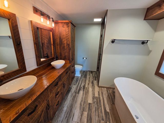6809 RIDGES Court, Bettendorf, IA 52722