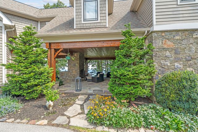 8828 Willett LN, Bent Mountain, VA 24059