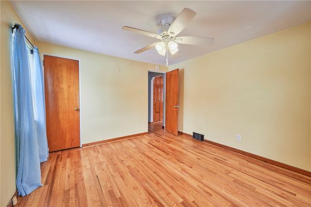 308 Sandy Dr, Shaler, PA 15116