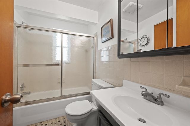 308 Sandy Dr, Shaler, PA 15116