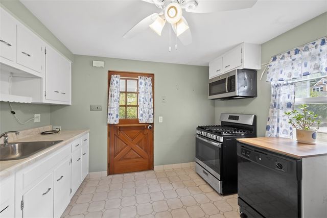 308 Sandy Dr, Shaler, PA 15116