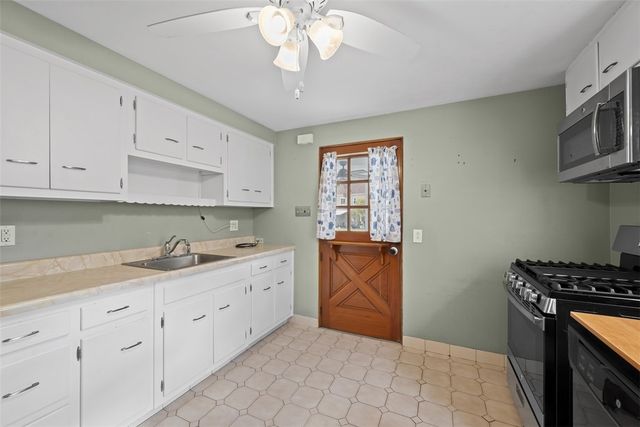 308 Sandy Dr, Shaler, PA 15116