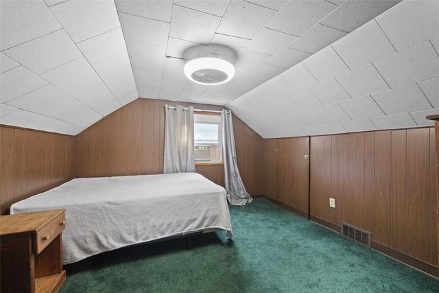 308 Sandy Dr, Shaler, PA 15116