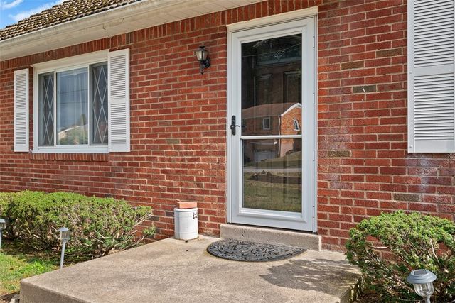 308 Sandy Dr, Shaler, PA 15116