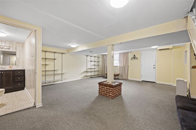 308 Sandy Dr, Shaler, PA 15116