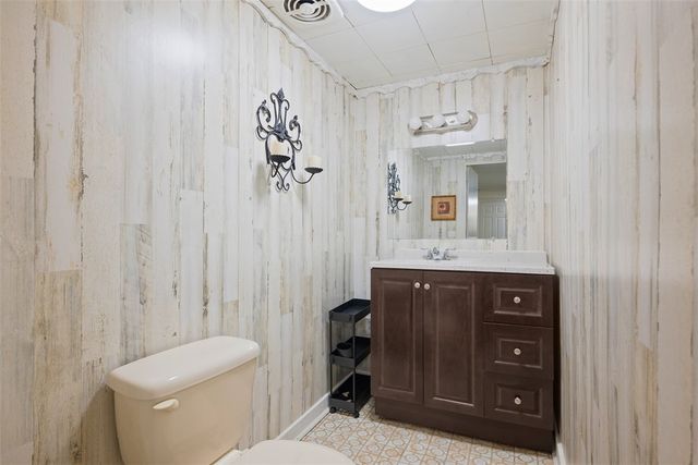 308 Sandy Dr, Shaler, PA 15116