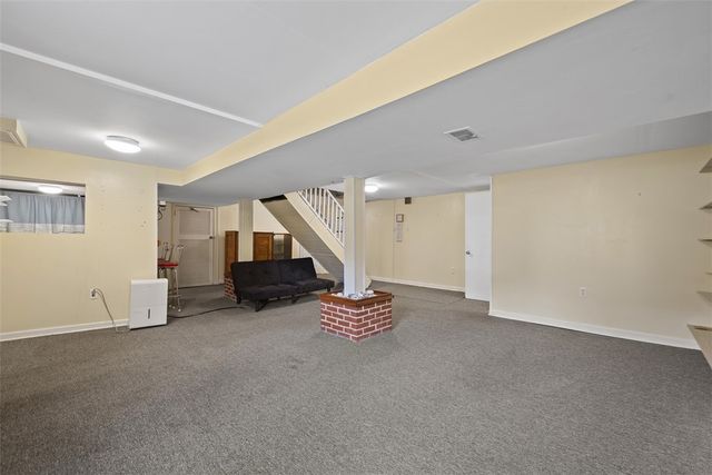 308 Sandy Dr, Shaler, PA 15116