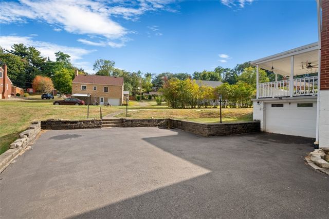 308 Sandy Dr, Shaler, PA 15116