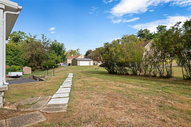 308 Sandy Dr, Shaler, PA 15116