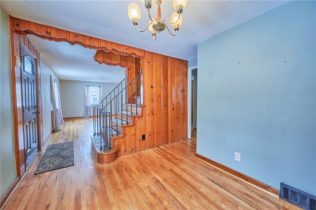 308 Sandy Dr, Shaler, PA 15116