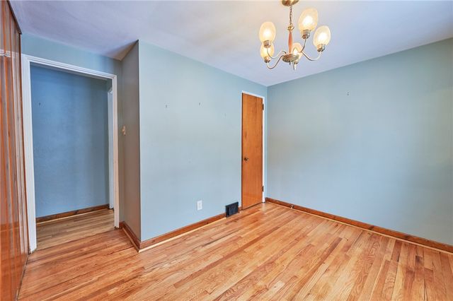 308 Sandy Dr, Shaler, PA 15116