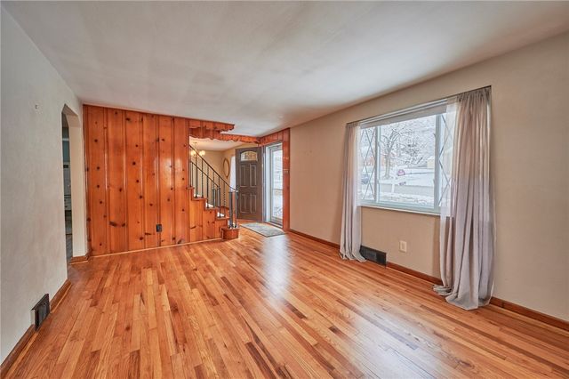 308 Sandy Dr, Shaler, PA 15116