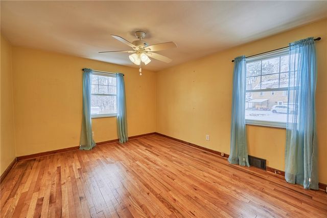 308 Sandy Dr, Shaler, PA 15116