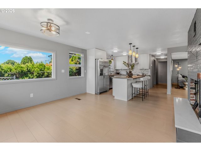 8318 Se MIDDLE Way, Vancouver, WA 98664