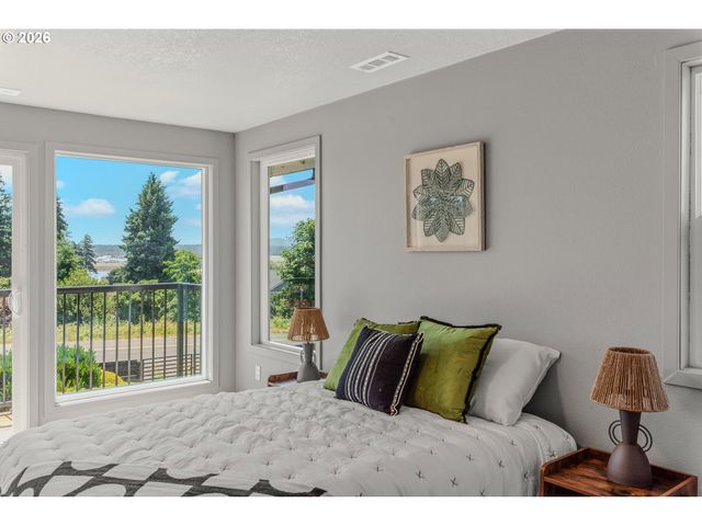 8318 Se MIDDLE Way, Vancouver, WA 98664