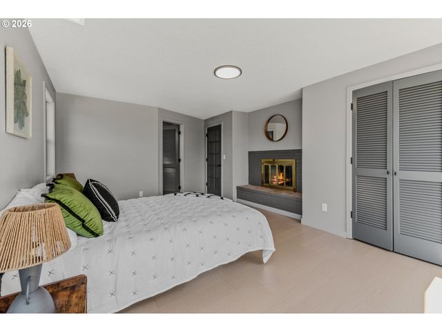 8318 Se MIDDLE Way, Vancouver, WA 98664