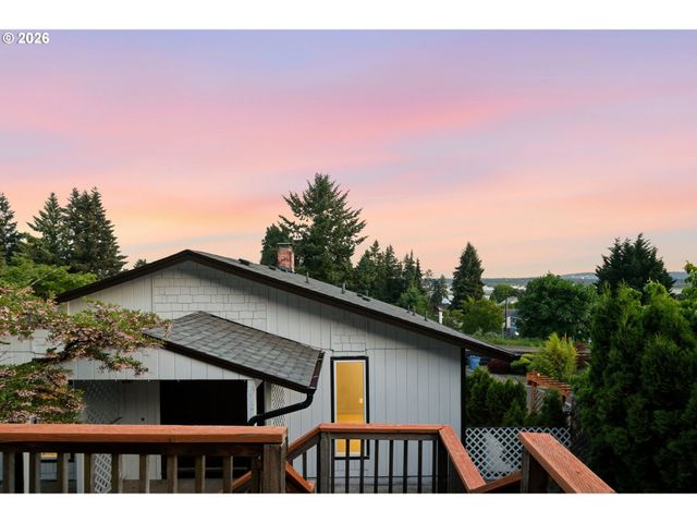 8318 Se MIDDLE Way, Vancouver, WA 98664
