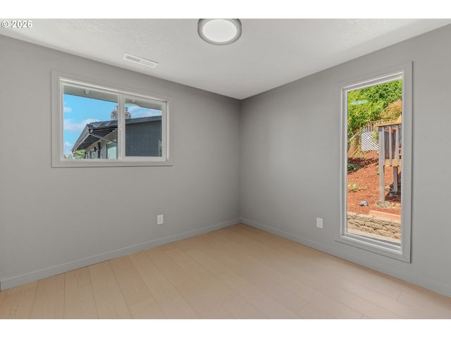 8318 Se MIDDLE Way, Vancouver, WA 98664