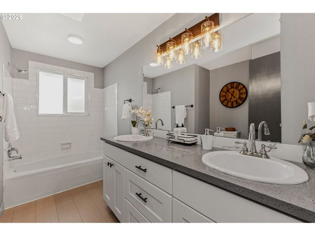 8318 Se MIDDLE Way, Vancouver, WA 98664