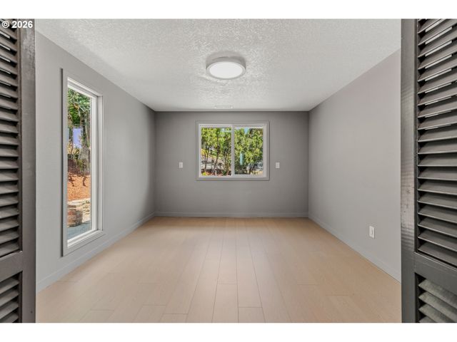 8318 Se MIDDLE Way, Vancouver, WA 98664